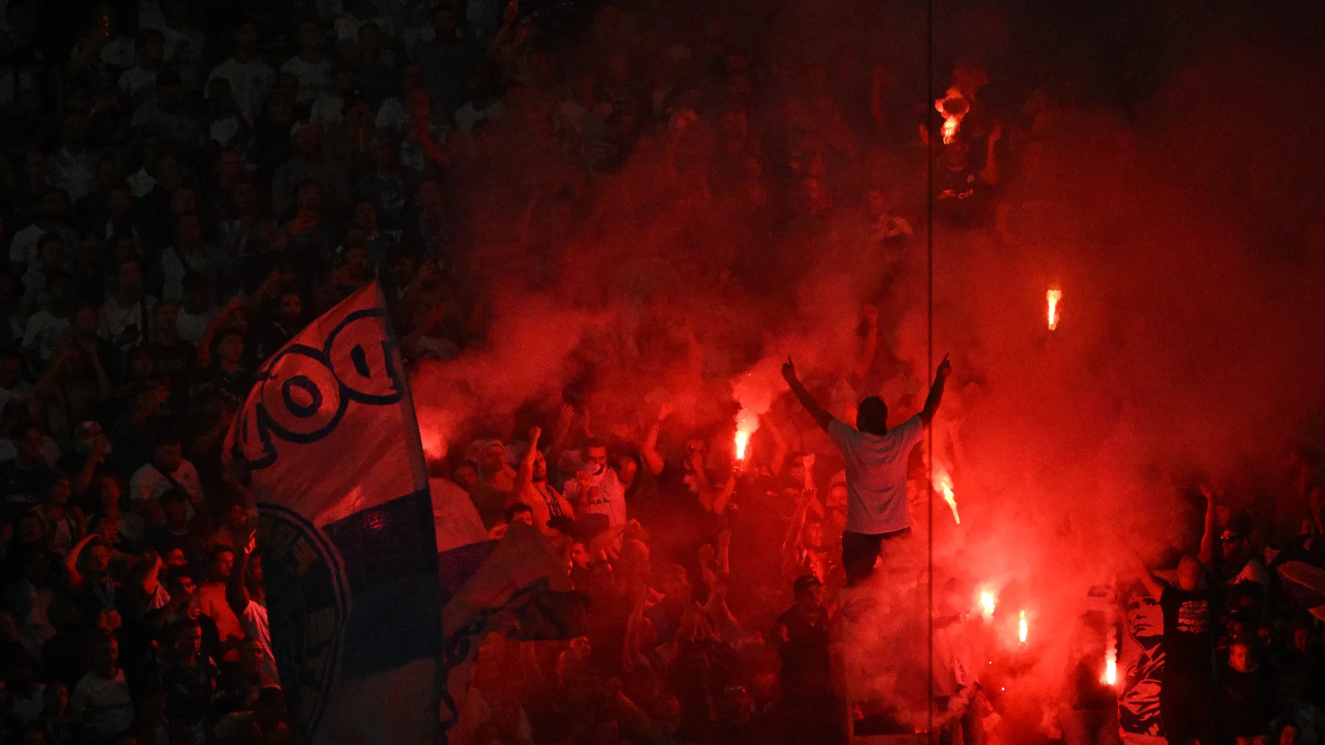 Grande spettacolo in tribuna durante la sfida tra OM e Ajax