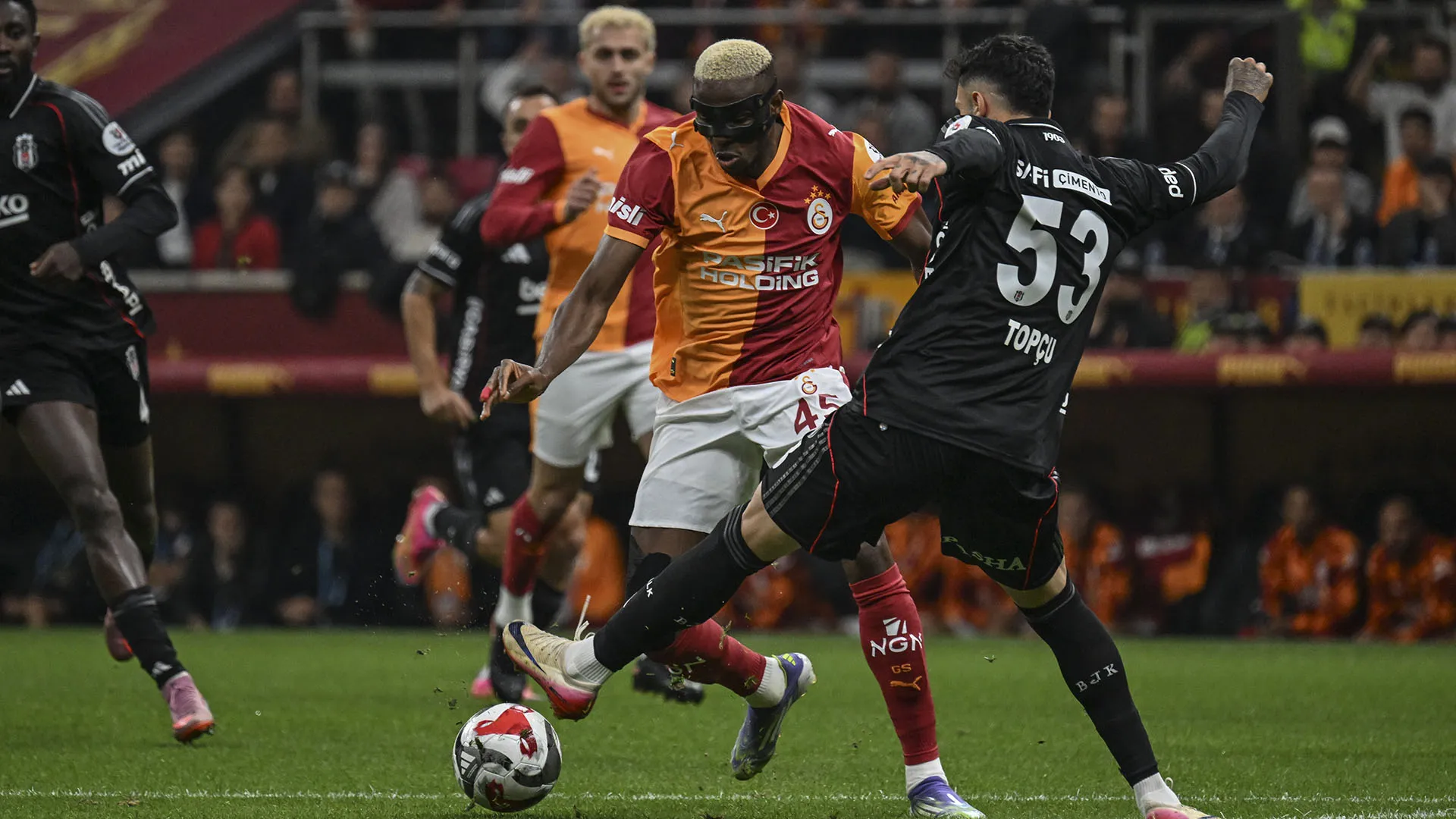 Ingiustificabile la condotta dell'attaccante nigeriano del Galatasaray
