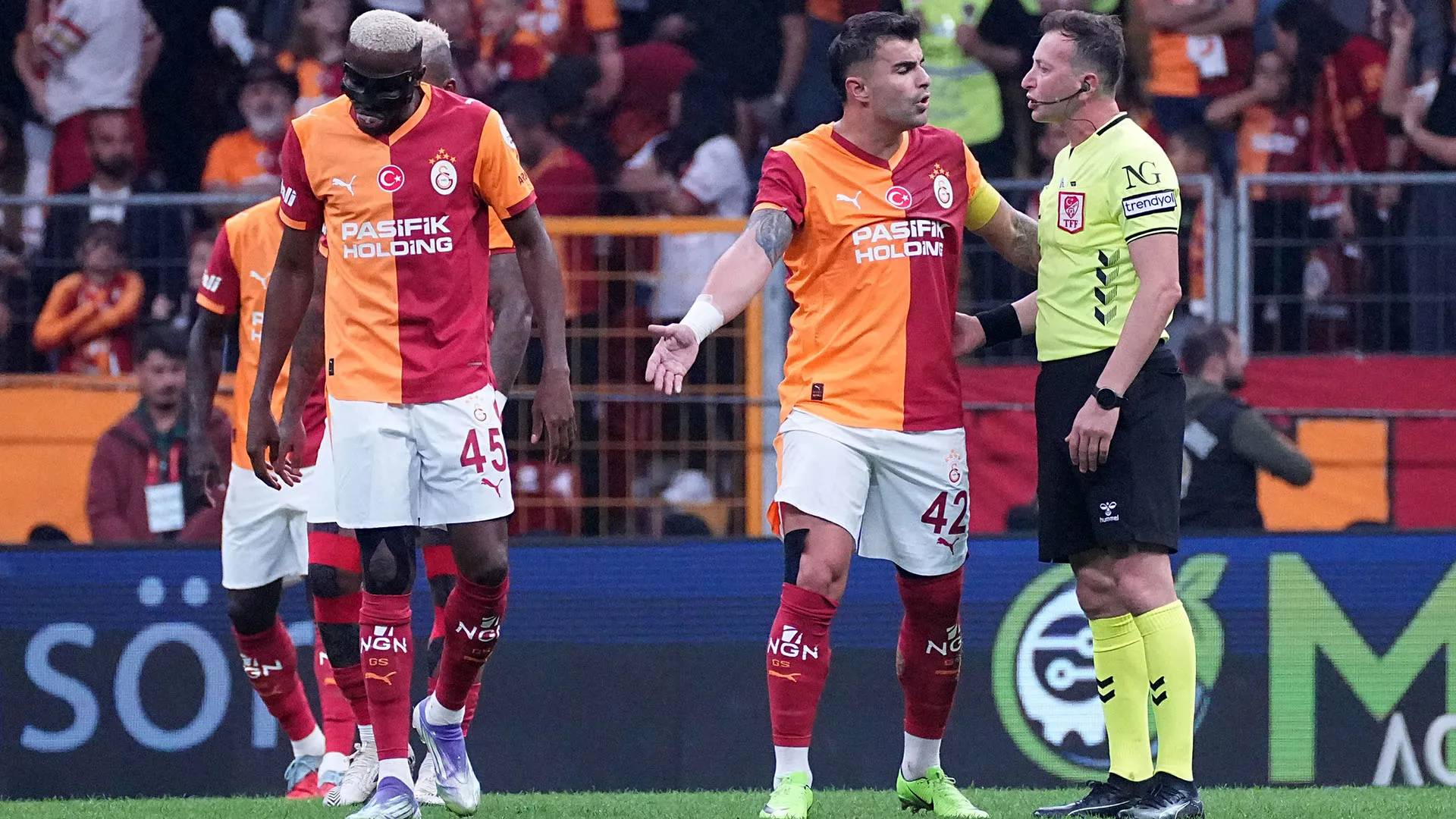 I tifosi del Besiktas si aspettavano il cartellino rosso che però non è arrivato