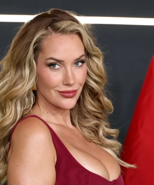 Paige Spiranac scoppia in lacrime dopo le orribili frasi nei suoi confronti: foto