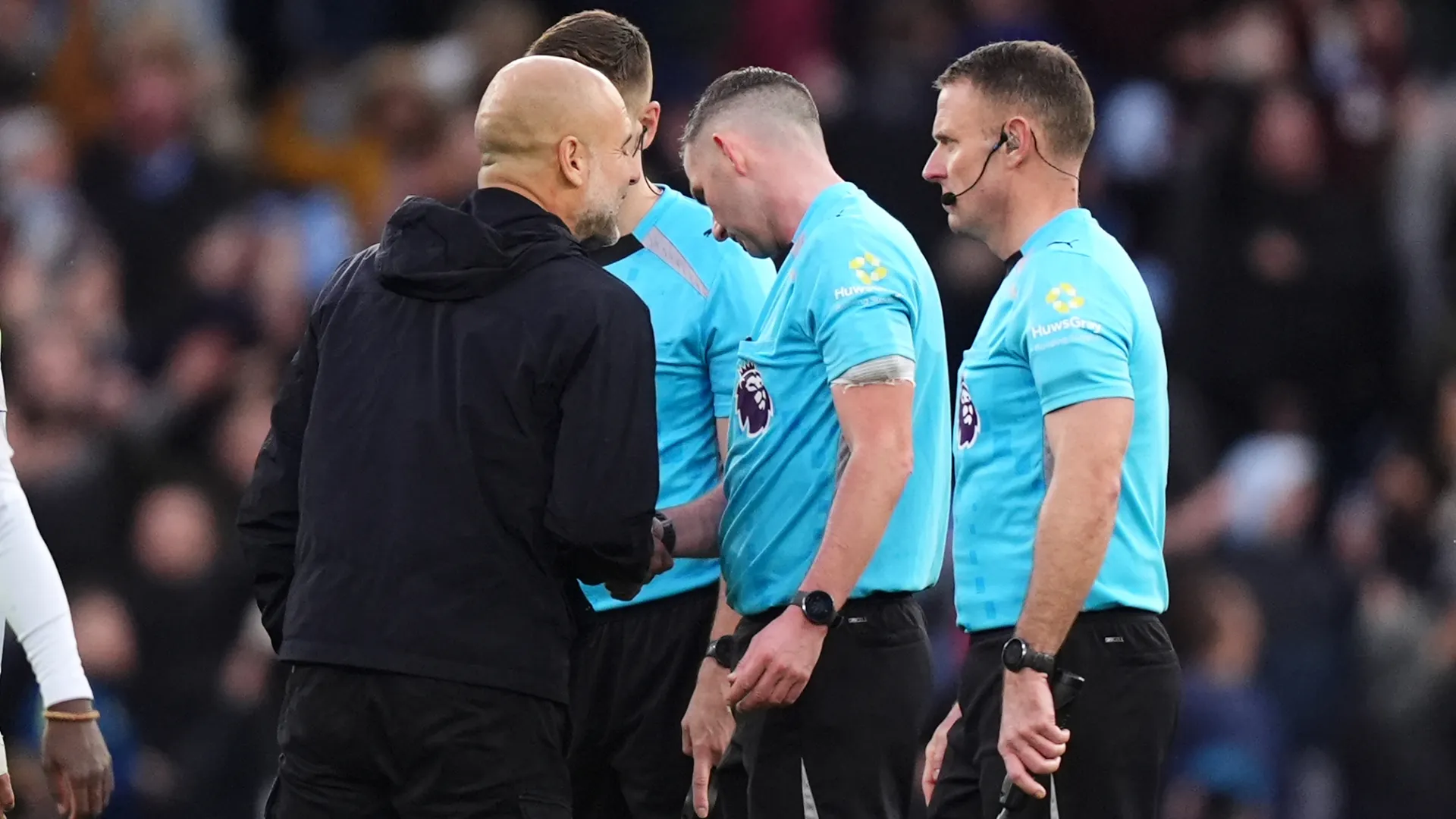 Il diverbio tra Guardiola e gli arbitri è durato diversi minuti