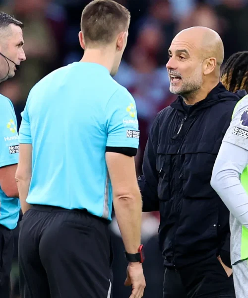 Pep Guardiola perde la testa e affronta gli arbitri: immagini