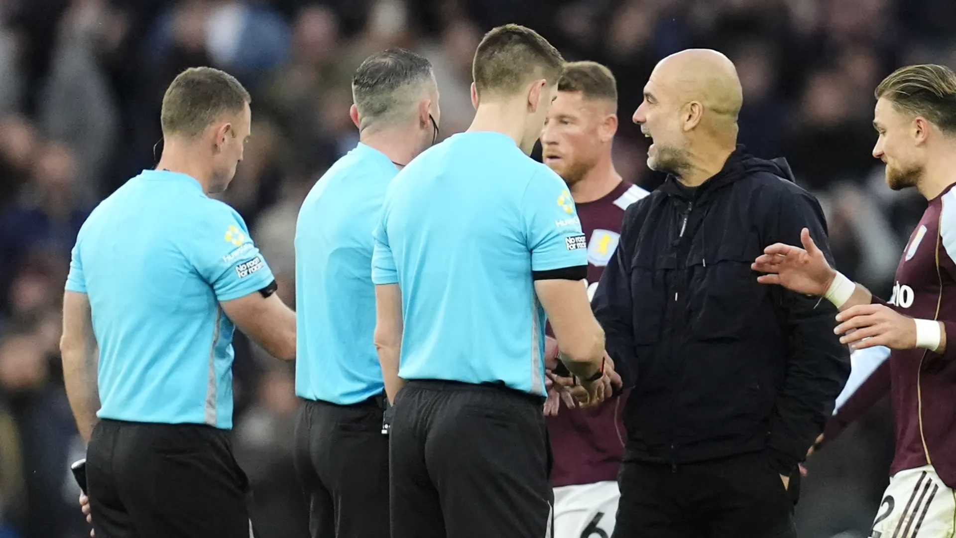 Pep Guardiola perde la testa e affronta gli arbitri