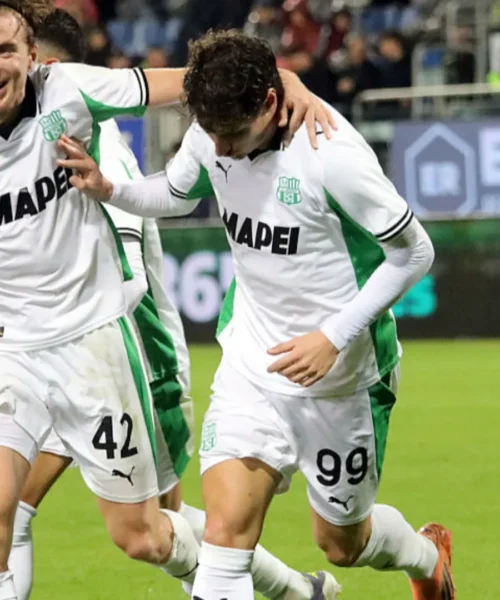 Sassuolo, colpaccio a Cagliari firmato da Laurienté e Pinamonti