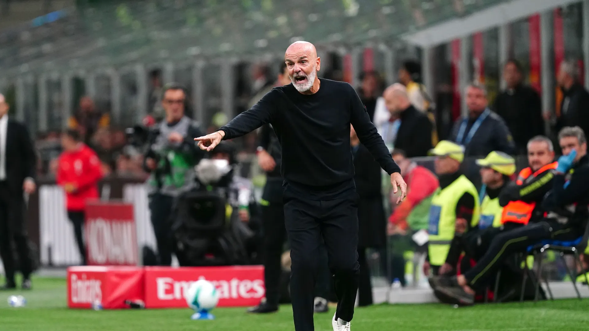 "Non ci sono neanche problemi nello spogliatoio perché poi sento che vi attaccate a tutto, solo i risultati ci stanno andando contro"