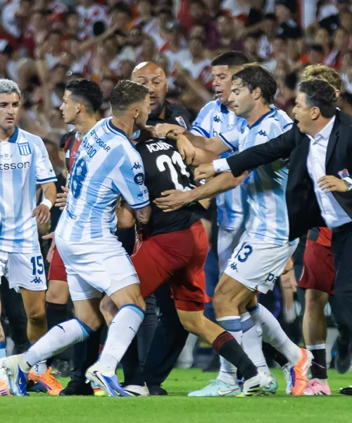 Racing-River Plate finisce malissimo: le foto delle scene violente
