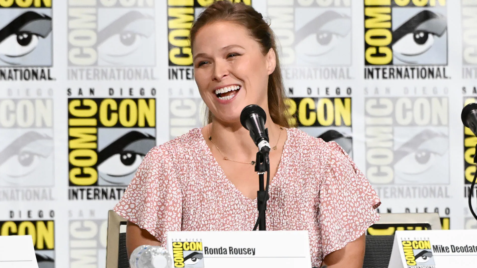 Ronda Rousey è in costante contatto con il boss della UFC Dana White