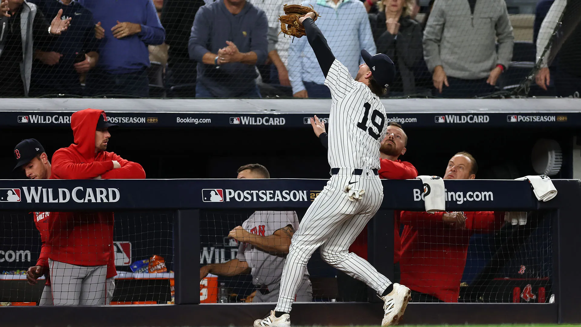 Disavventura per Ryan McMahon durante la sfida tra Boston Red Sox e New York Yankees
