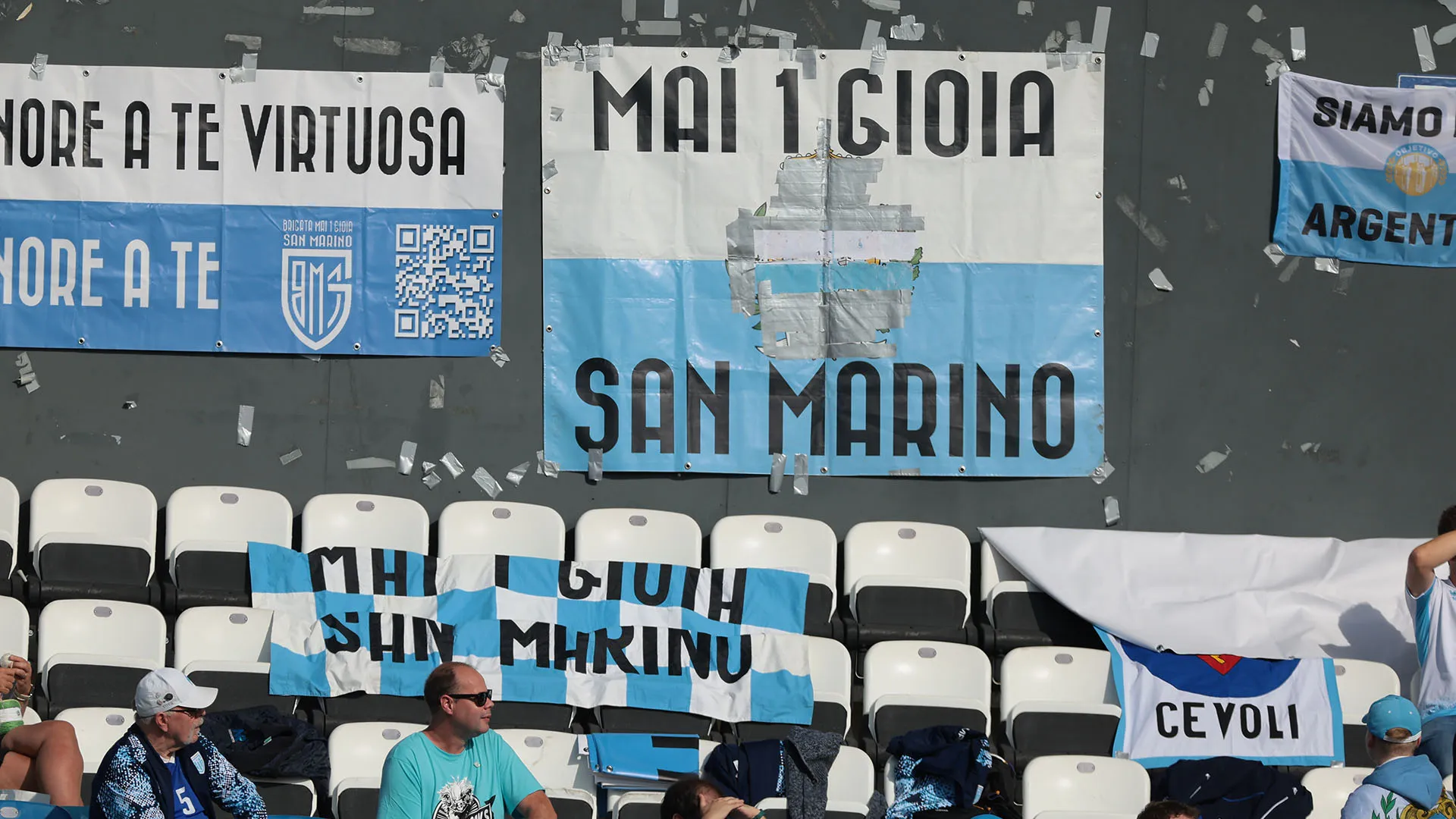 Contadini è uscito dal campo tra gli applausi del pubblico