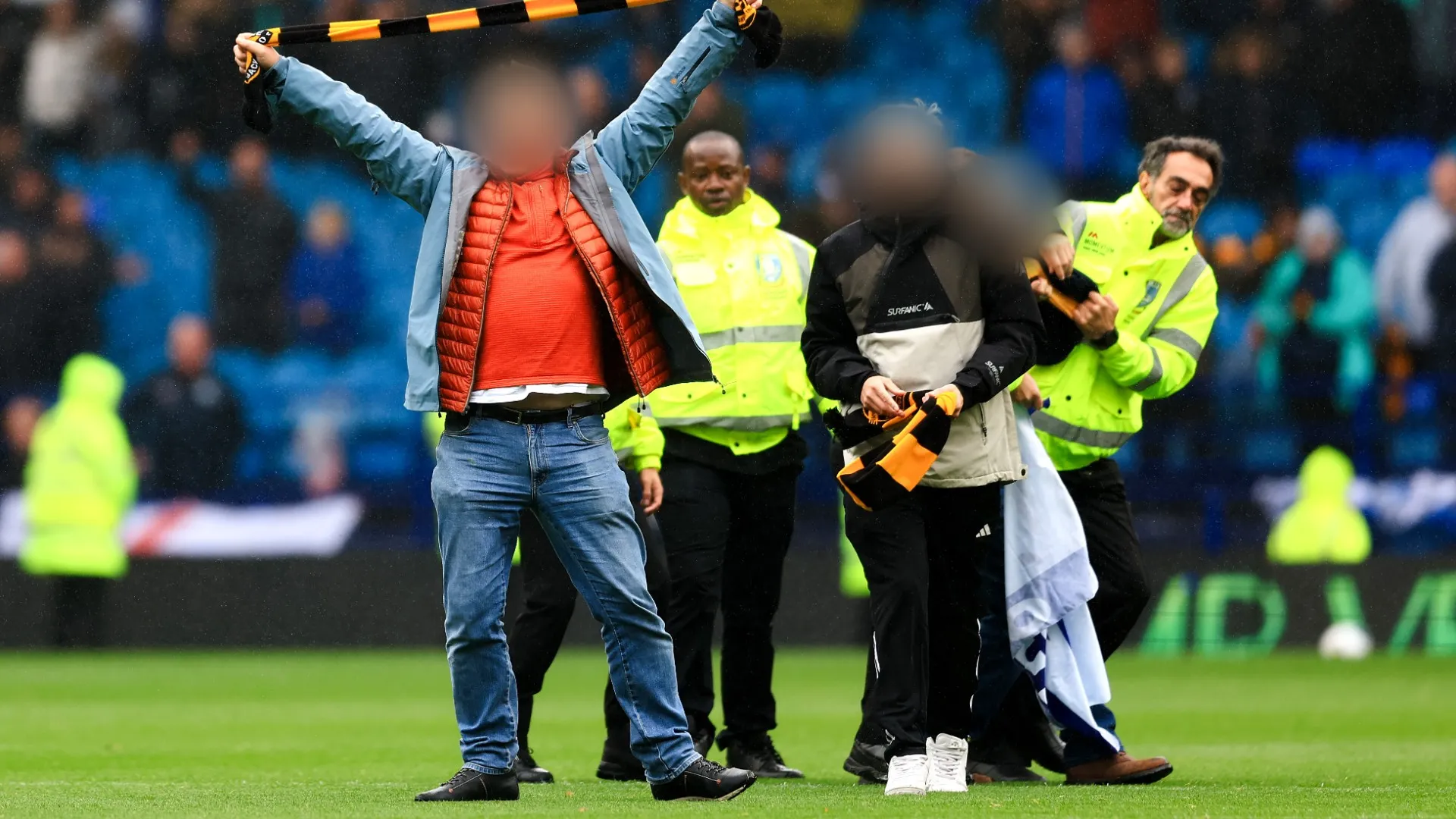 Momenti di tensione al decimo minuto di Sheffield Wednesday-Coventry City
