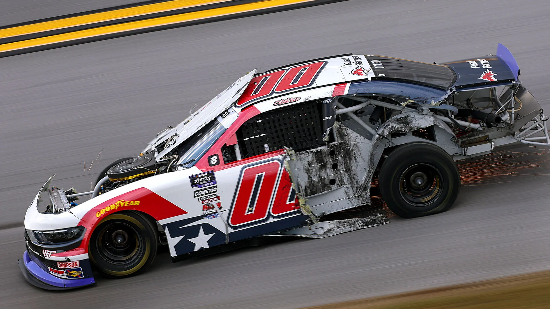 Ingenti danni sia alla parte anteriore che alla parte posteriore