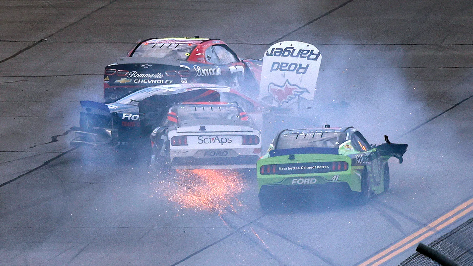 Fortunatamente nessun pilota è rimasto ferito...