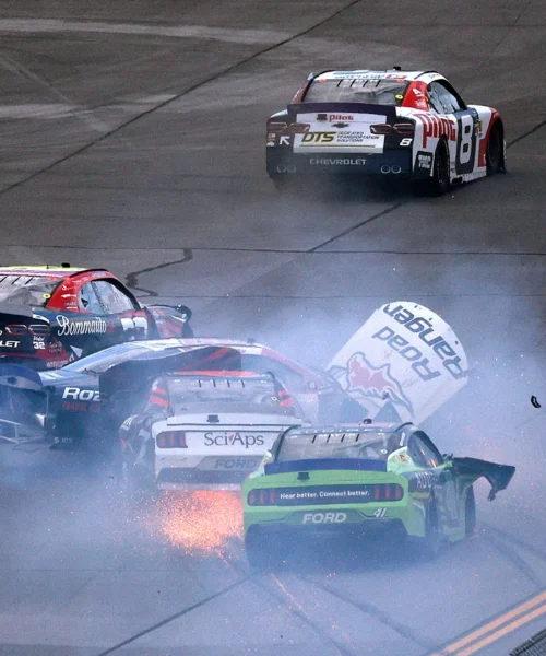 Auto distrutte dopo il maxi incidente: le foto
