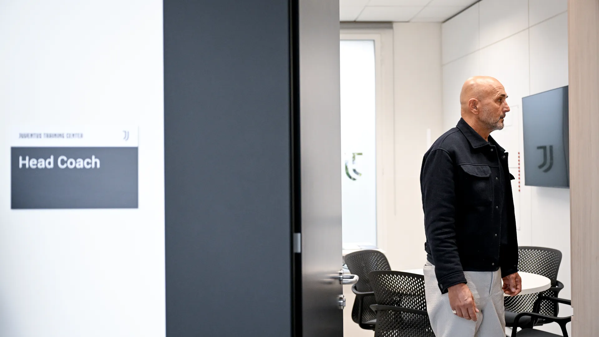 Perin gli chiede se va “tutto bene?” e lui risponde: "Dipenderà da voi"