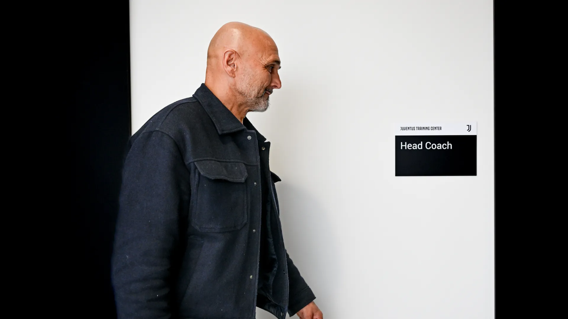 Il tecnico toscano immortalato durante il suo arrivo al centro sportivo della Juventus