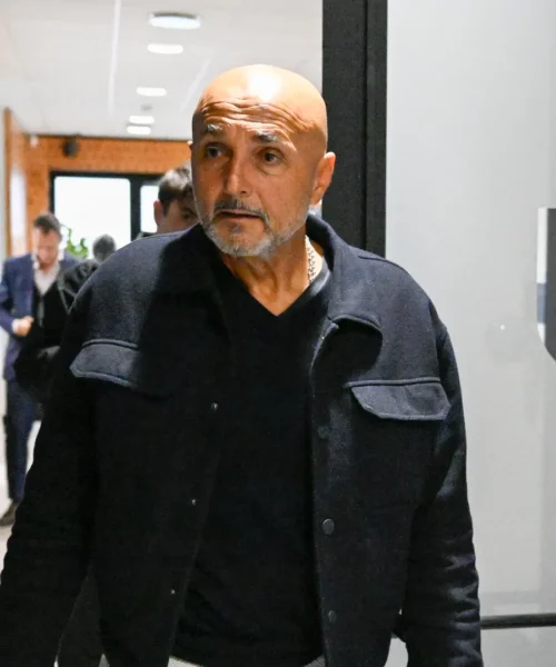 Spalletti, virale l’incontro con i giocatori: sguardo severo e primi avvertimenti. Foto
