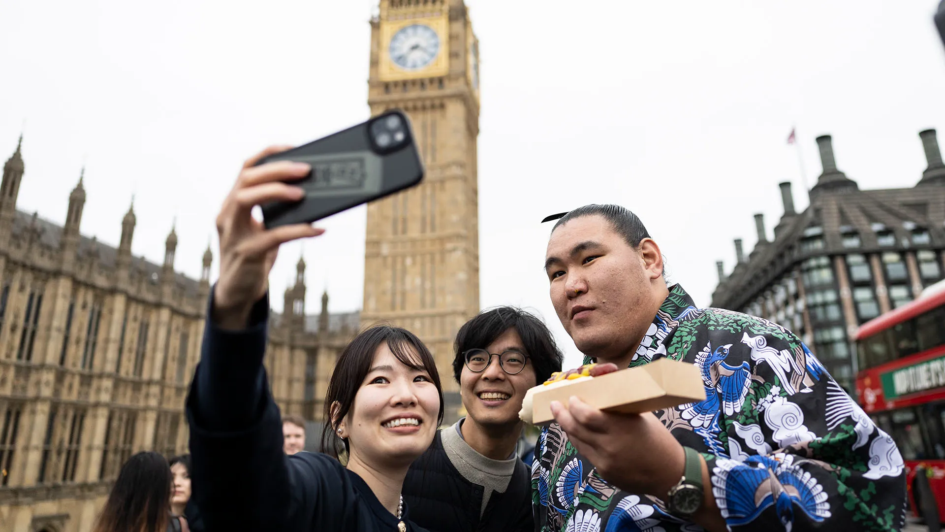 I campioni di sumo a spasso per Londra prima del grande torneo