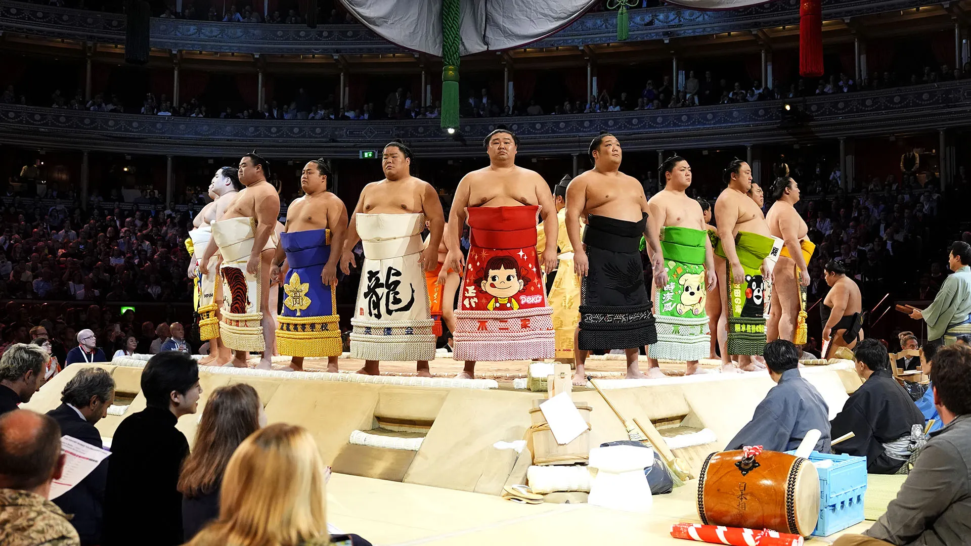 Le suggestive foto delle stelle del sumo: tutto esaurito a Londra
