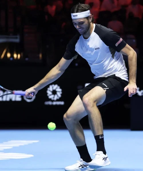 Taylor Fritz elimina Alexander Zverev e va in semifinale nel Six Kings Slam