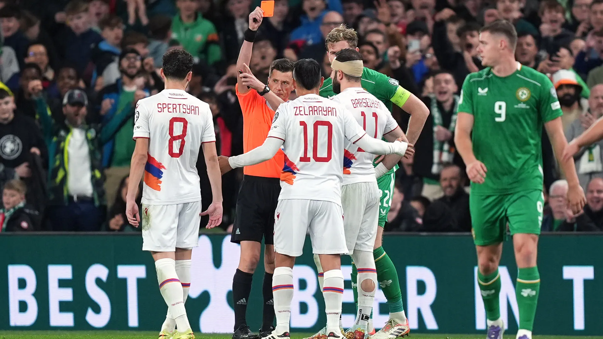 Al 52', però, Tigran Barseghyan è stato cacciato dal campo