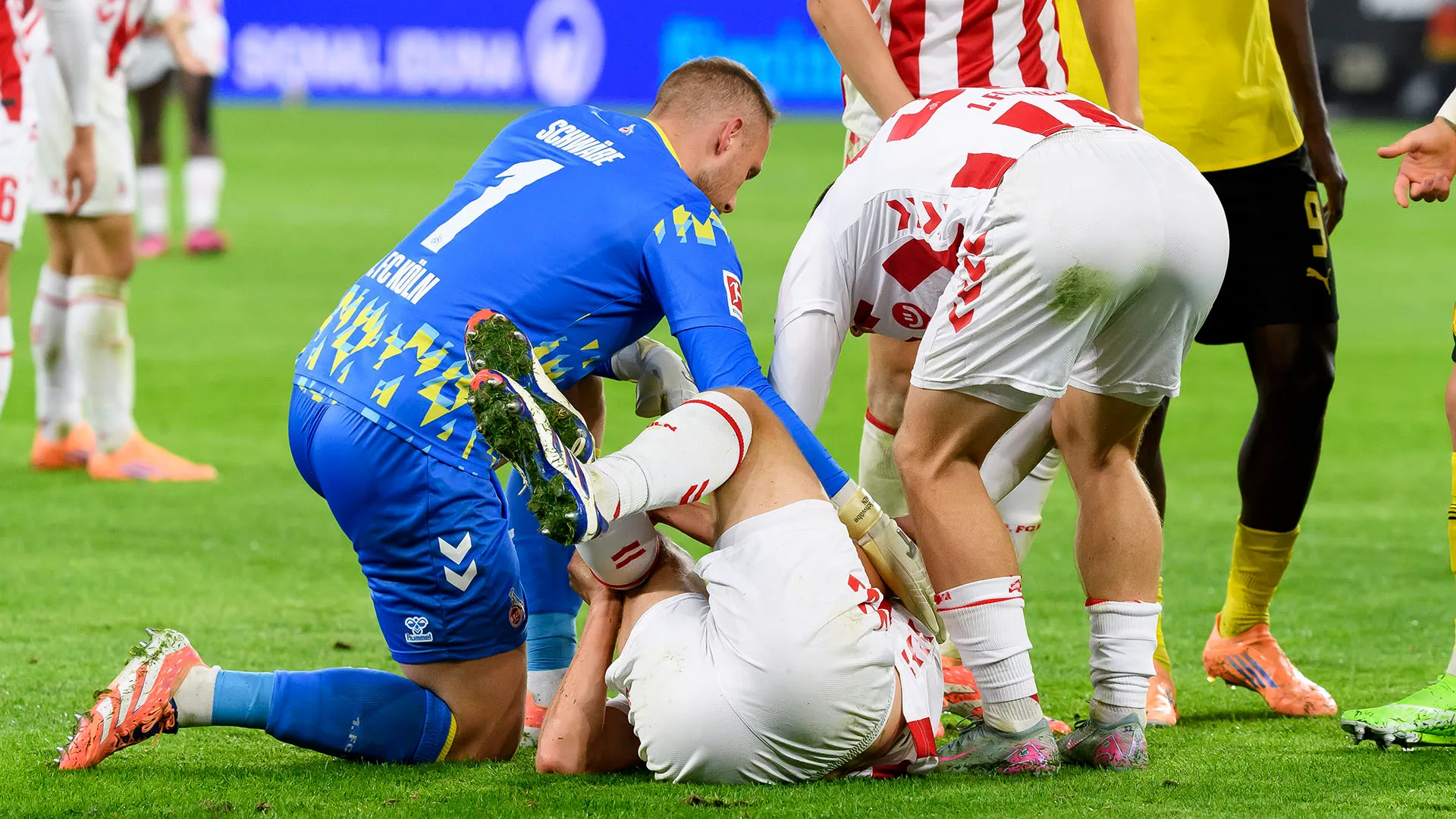 Hübers si è gravemente infortunato durante la partita contro il Borussia Dortmund