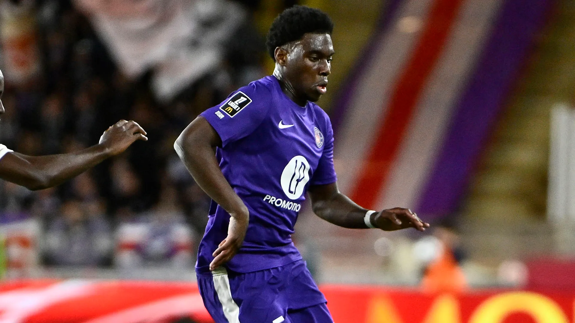 C'è un particolare molto curioso: già 19 anni fa il Tolosa, sempre il Monaco, dovette fare una cosa simile: acquistò di fretta una maglia blu per sfidare il Monaco
