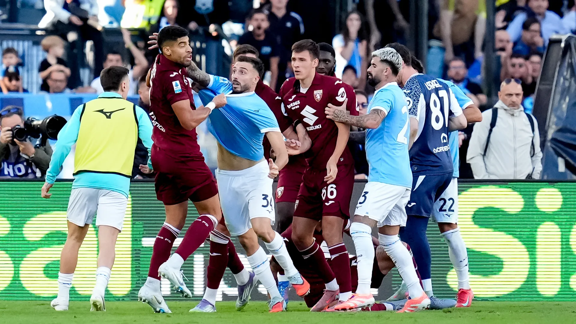 Lazio-Torino finisce malissimo: le foto della maxi rissa