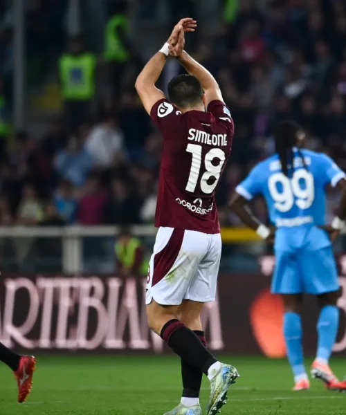 Gol annullato al Napoli nel recupero, vince il Torino