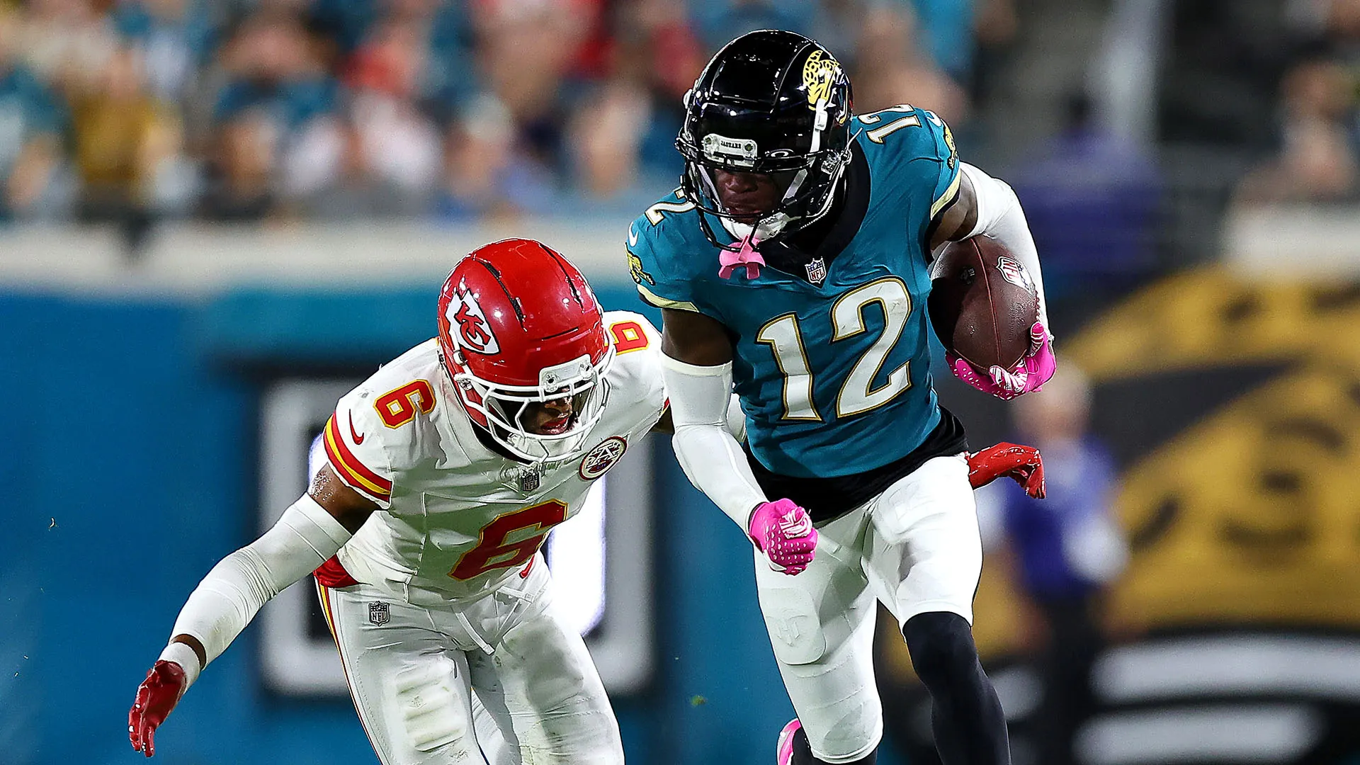 I due si sono scontrati durante la sfida tra Kansas City Chiefs e Jacksonville Jaguars
