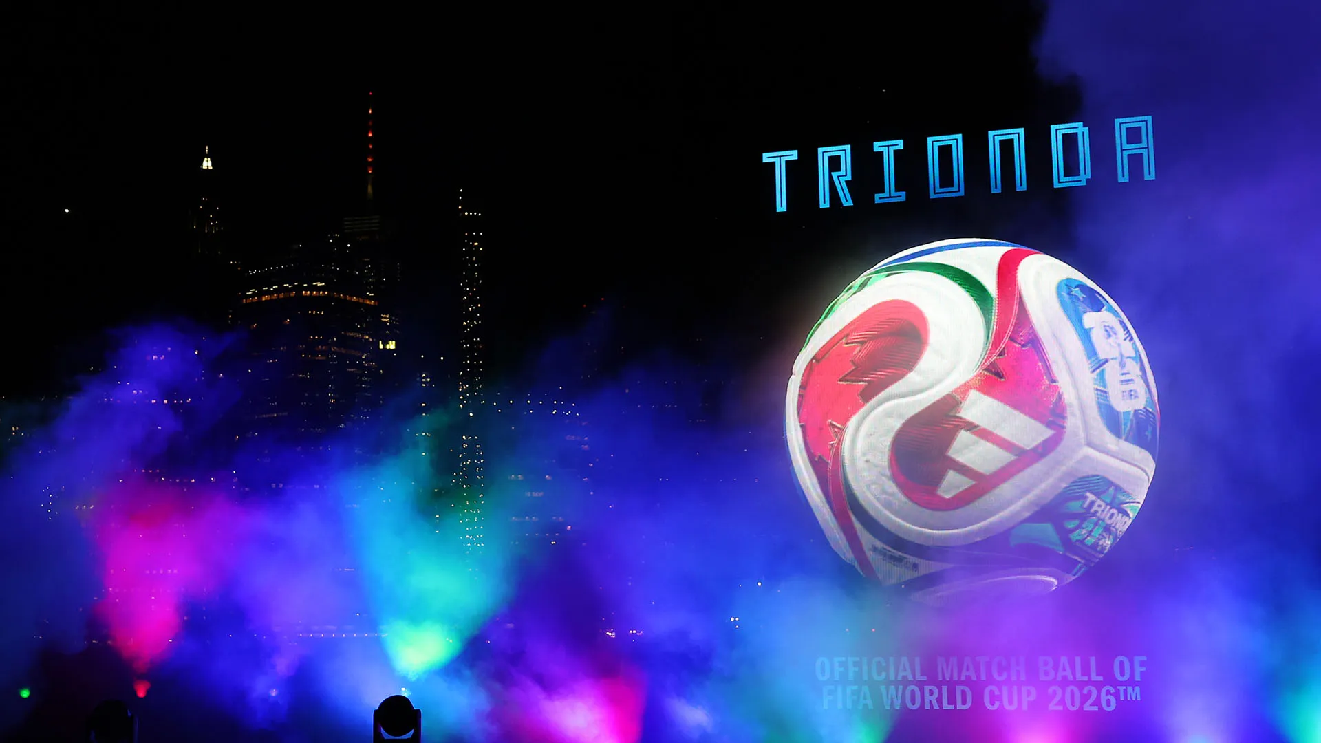 Il nuovo pallone della Adidas ha parti in verde, rosso e blu