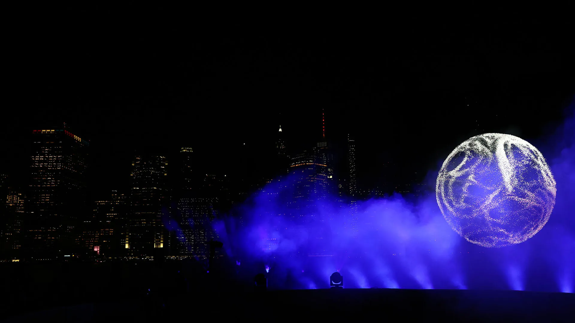 La Fifa ha presentato a New York il pallone ufficiale della prossima Coppa del Mondo in programma in Canada, Stati Uniti e Messico