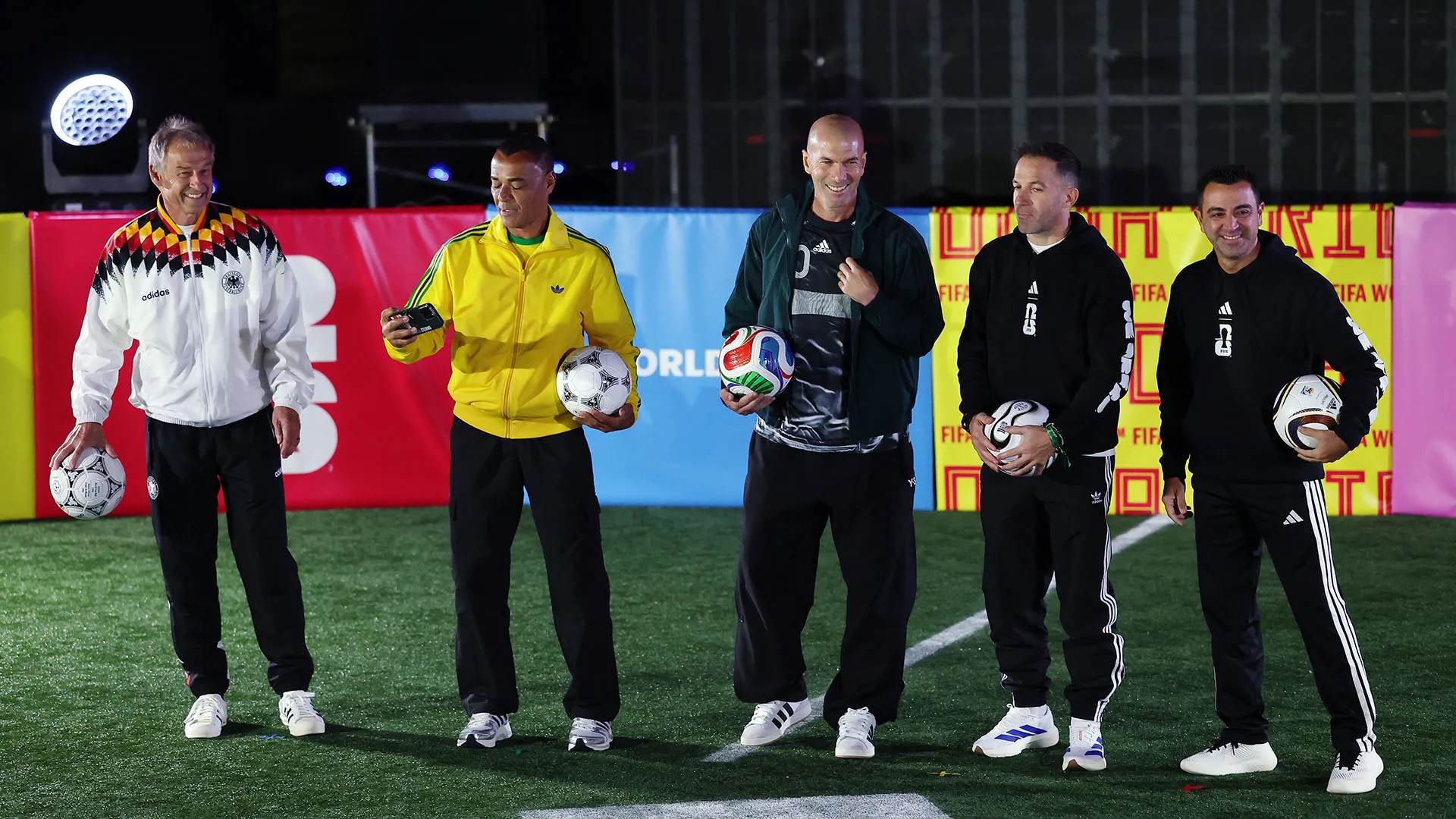 Alla cerimonia di presentazione c'erano grandi ex giocatori protagonisti dei Mondiali passati