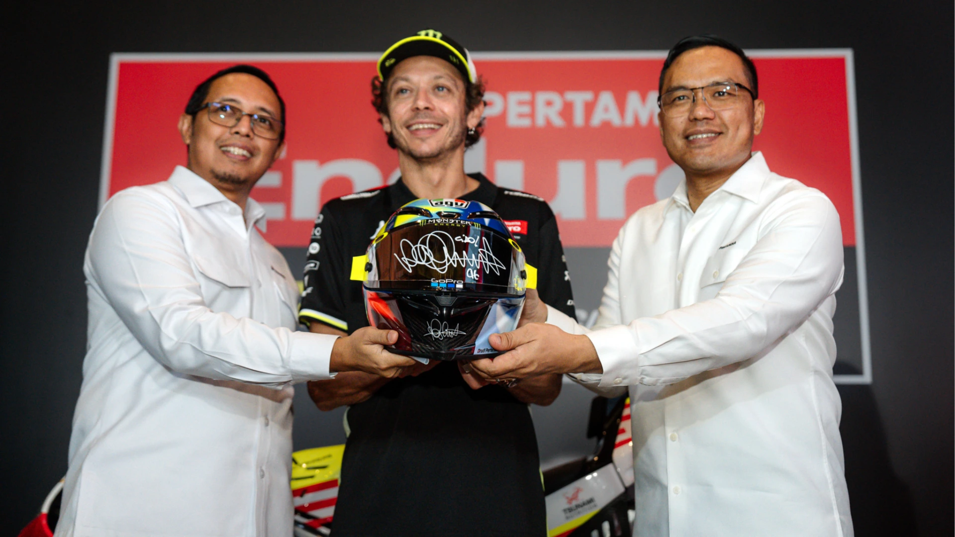 Il nove volte campione del mondo è arrivato a Mandalika per presentare la livrea speciale delle moto del suo team per il Gp dell'Indonesia
