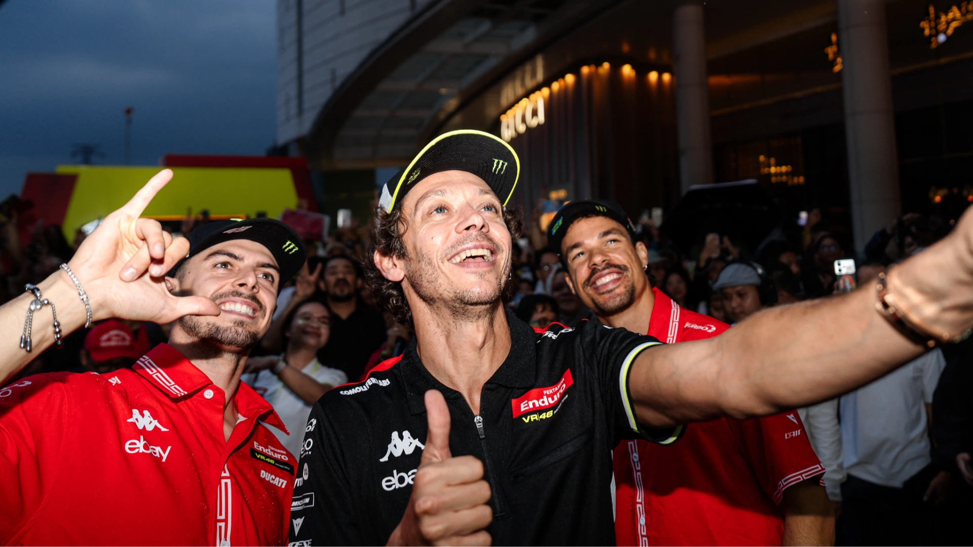 Grande entusiasmo in Indonesia per l'arrivo di Valentino Rossi e dei piloti del Team VR46, Fabio Di Giannantonio e Franco Morbidelli