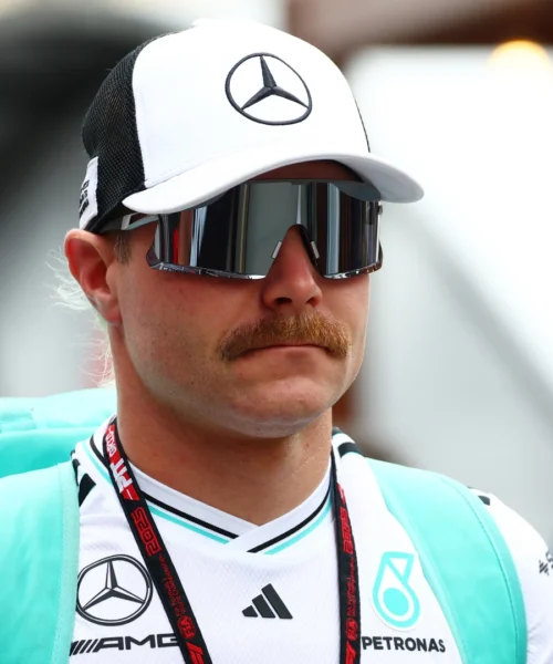 F1, Valtteri Bottas in soccorso di Lewis Hamilton: “Non è facile”
