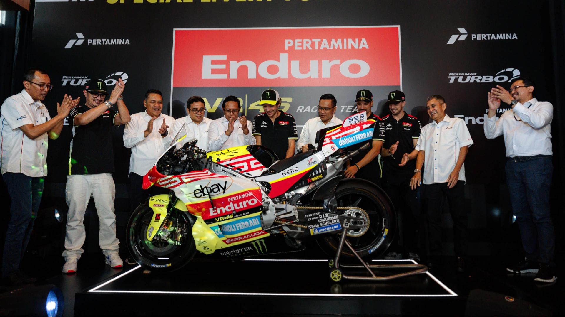 La livrea aggiunge al giallo della VR46 i colori della bandiera indonesiana, il bianco e il rosso