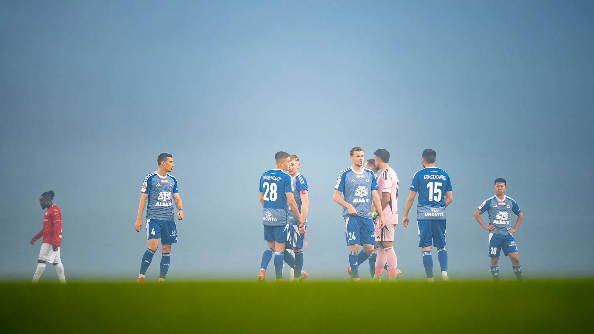 Chiaramente la visibilità ne ha risentito e l'arbitro ha dovuto interrompere il match