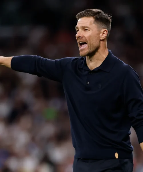 “Pensa di essere Guardiola”: Xabi Alonso nella bufera. Foto