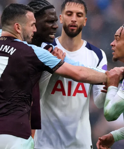 Onana perde la testa e aggredisce Xavi Simons: le foto