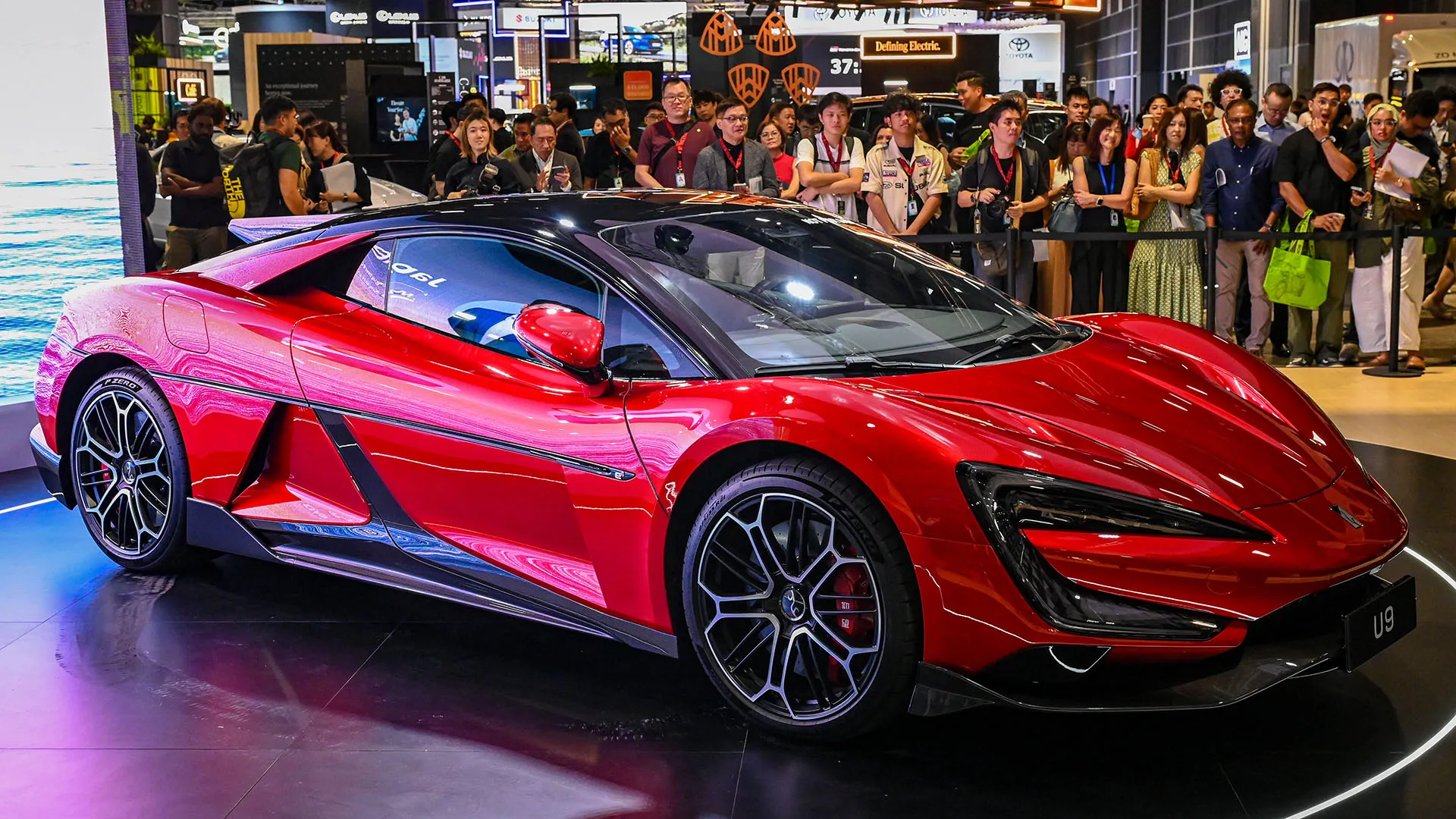 Questo bolide va a 496 km/h: le immagini