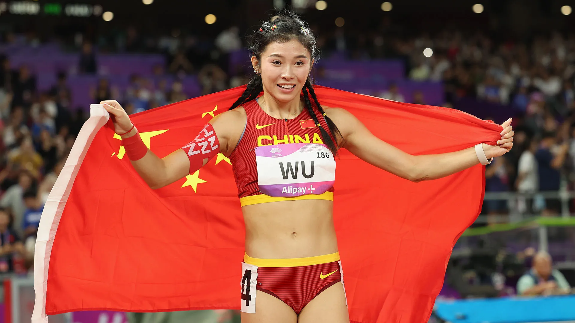 A Parigi 2024 si qualifica per la finale dei 100 metri ostacoli, stabilendo il miglior risultato cinese della storia