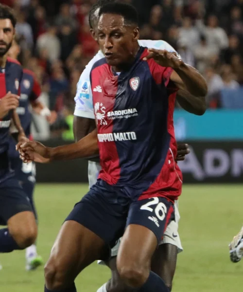 Cagliari, incognita difesa: l’infortunio di Yerry Mina complica i piani di Fabio Pisacane