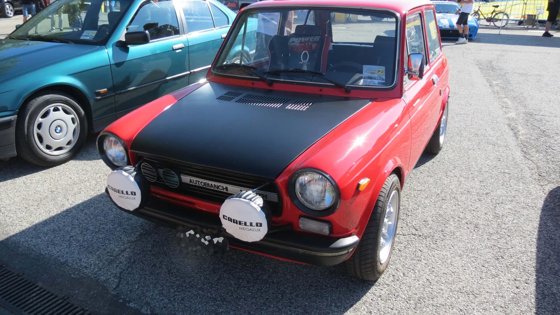 In 15 anni di produzione riceve aggiornamenti: cambio a cinque marce, paraurti plastici, nuove fanalerie.