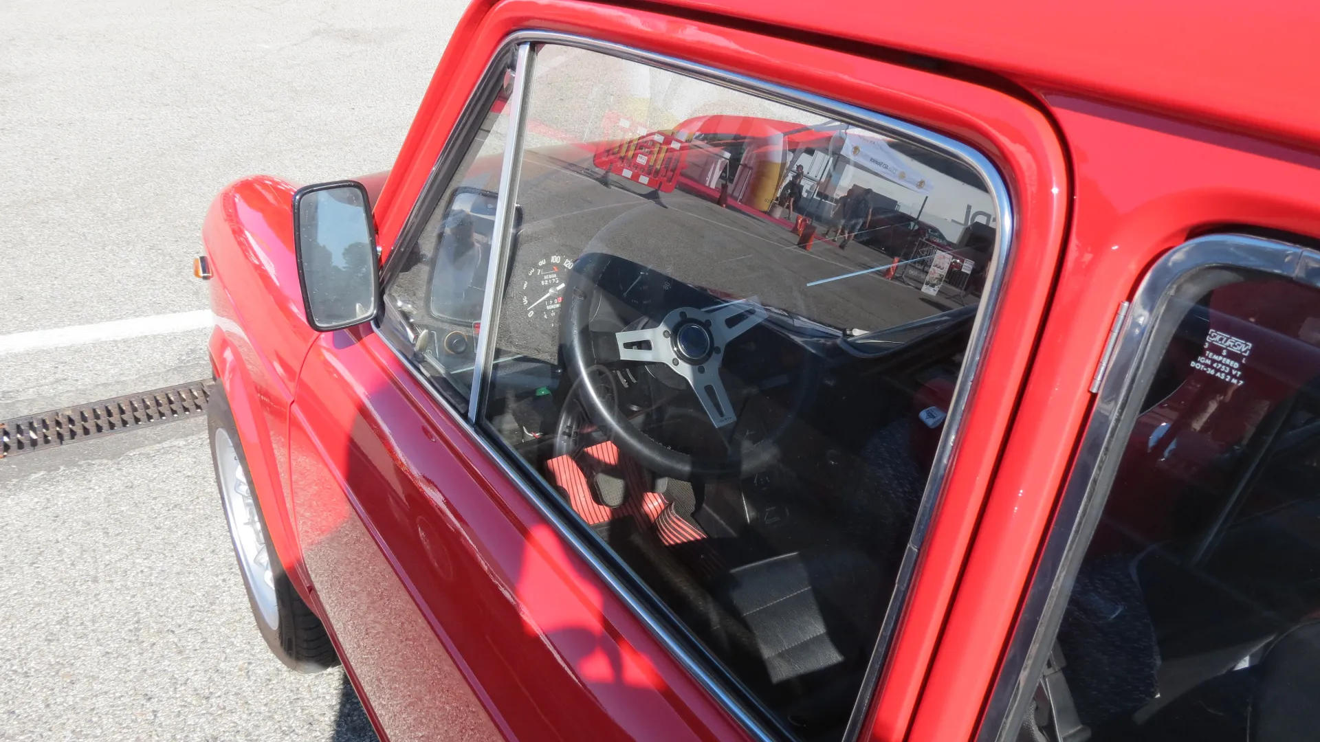 Il motore 903 cc da 44 cavalli con cambio manuale a quattro marce conquista il pubblico giovane.