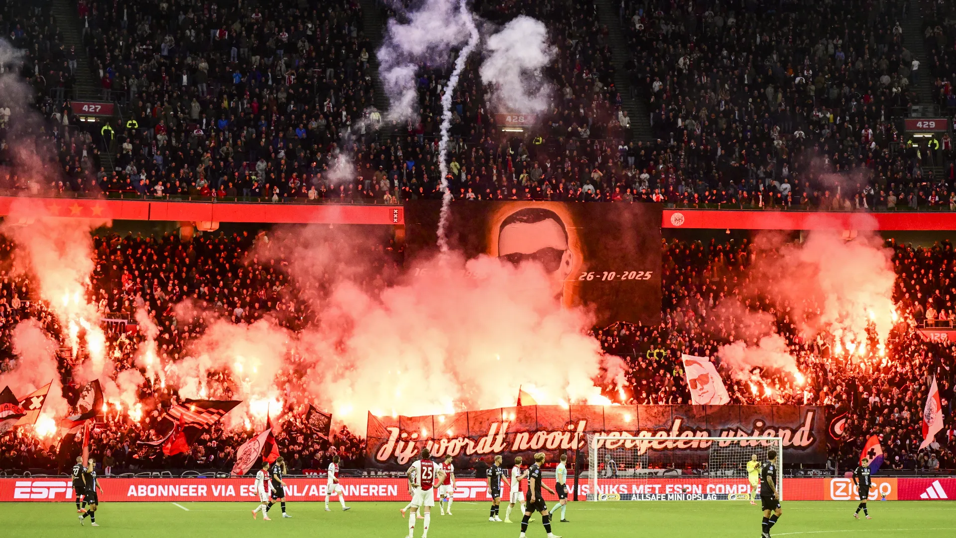 Coreografia da brividi per il tifoso morto