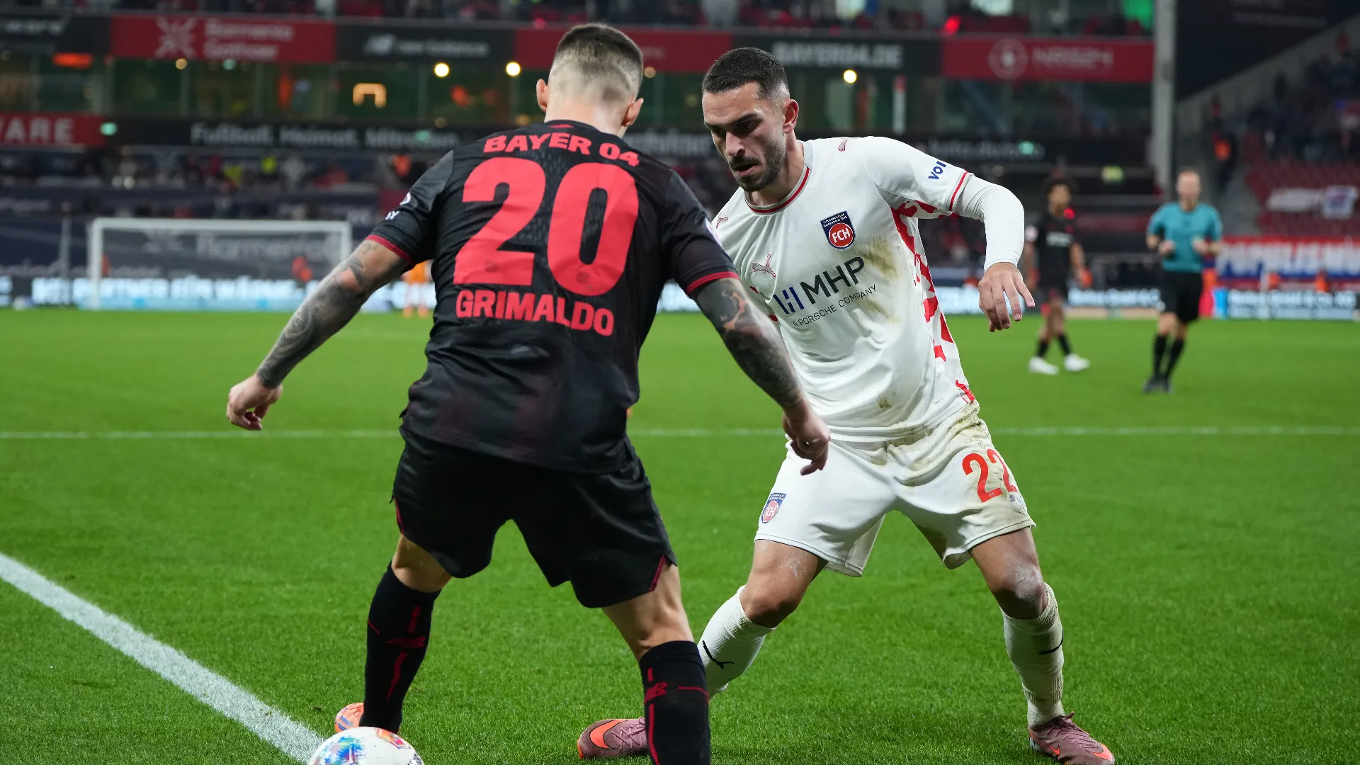 Al momento Grimaldo ha rinviato al futuro qualsiasi discussione sul prolungamento del contratto con il Bayer Leverkusen