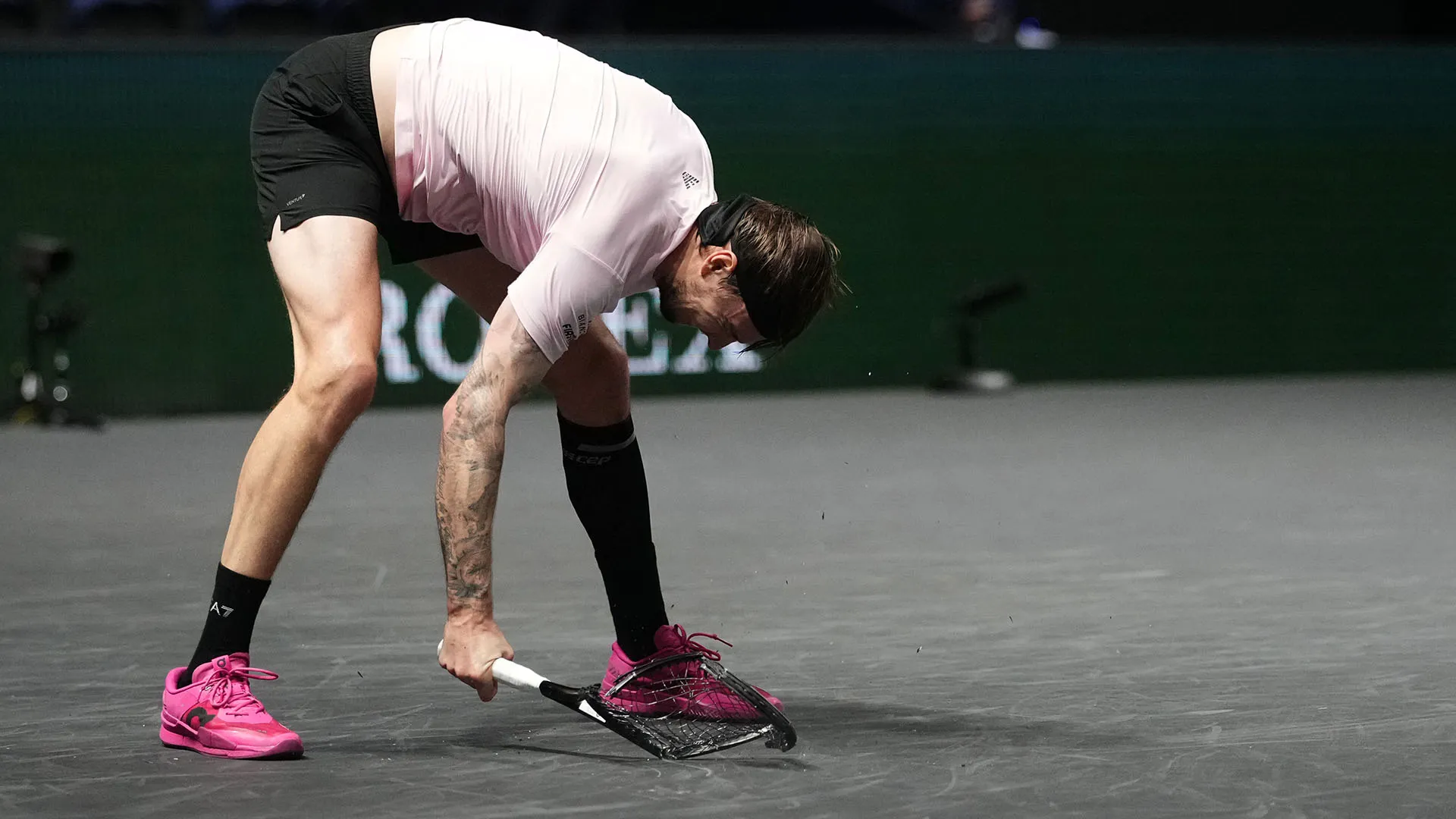 Bublik l'ha scagliata a terra diverse volte finché non l'ha ridotta a brandelli