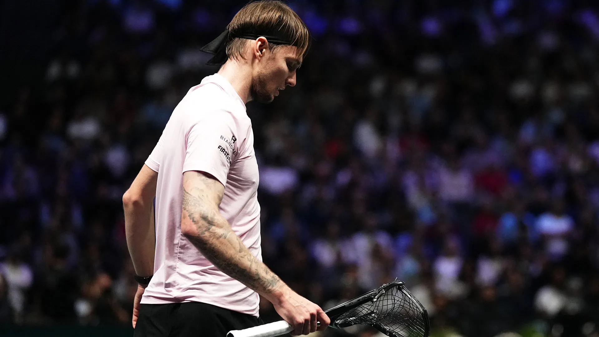 ...più di qualcuno ha mormorato in segno di disapprovazione contro il gesto di Bublik 