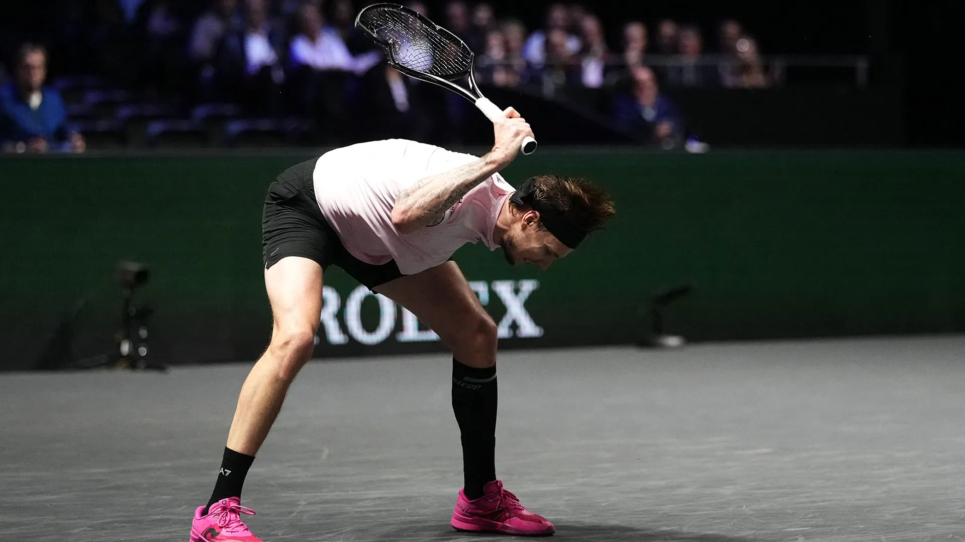 Il campione ha perso la testa e si è sfogato distruggendo la racchetta