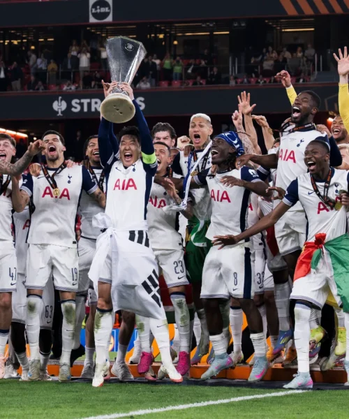 A 27 anni lascia il Tottenham per diventare fotografo: le foto del campione